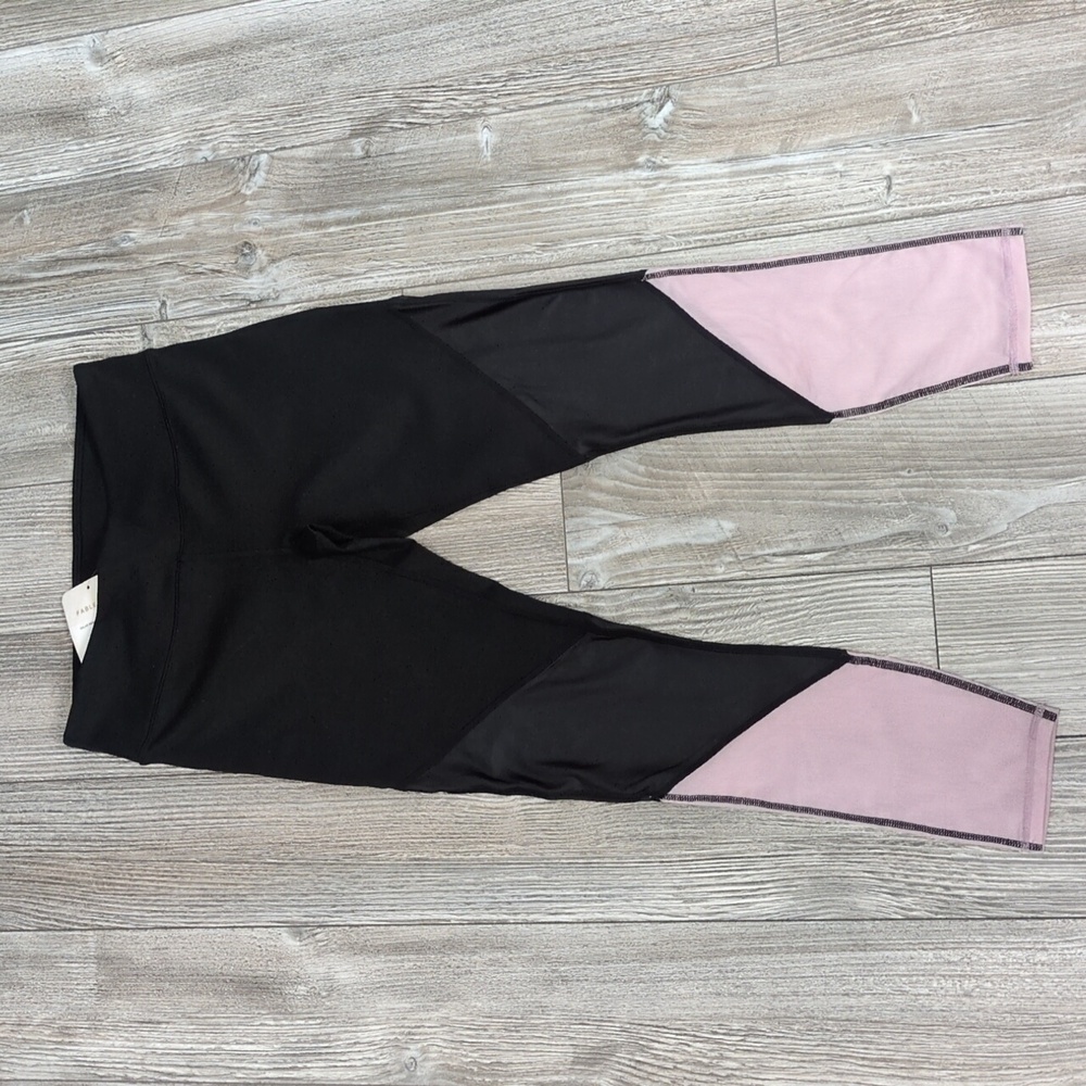 NWT Fabletics Salar Mesh Powerhold Capri Size XS 2-4
